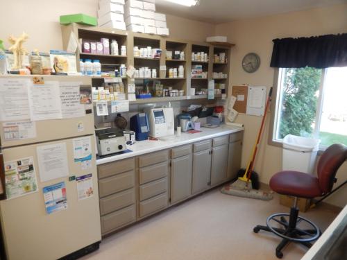 Fridge-and-Pharmacy-at-Riverside-Veterinary-Hospital-1024x768